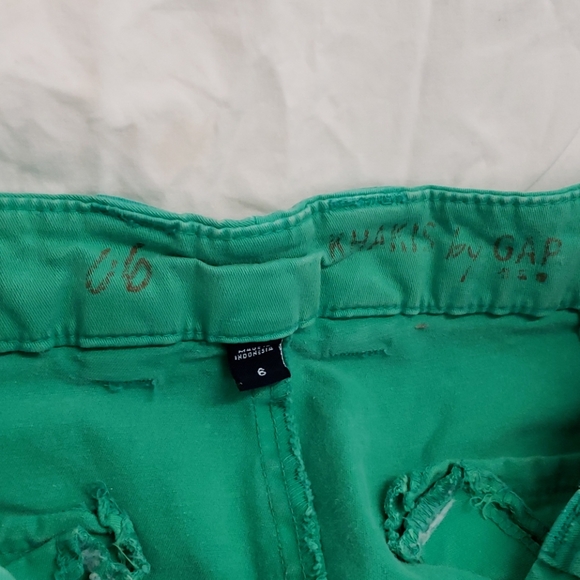 Khakis by GAP SIZE 6 green pants - Picture 2 of 4